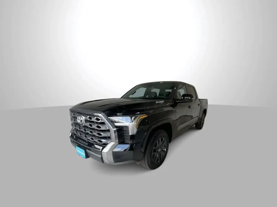 2025 Toyota Tundra Platinum CrewMax photo 1