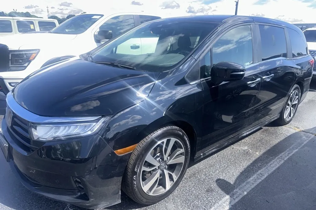 2024 Honda Odyssey Touring photo 1