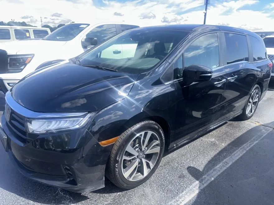 2024 Honda Odyssey Touring photo 1