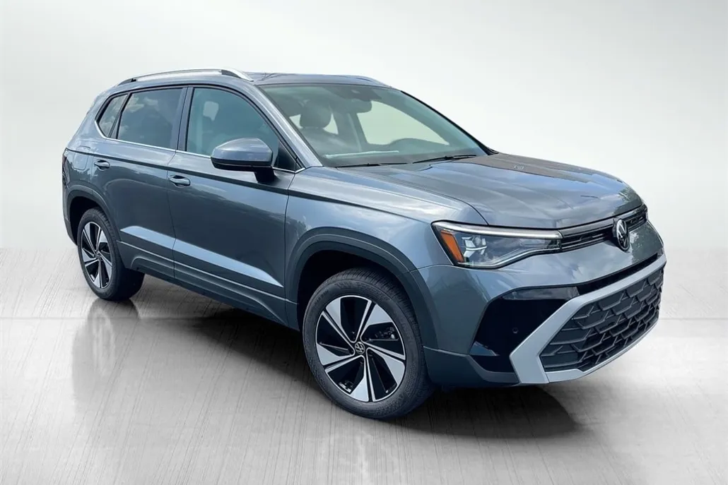 2025 Volkswagen Taos SE photo 1