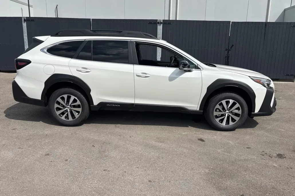 2025 Subaru Outback Premium photo 1