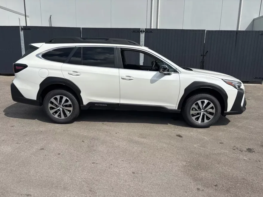 2025 Subaru Outback Premium photo 1