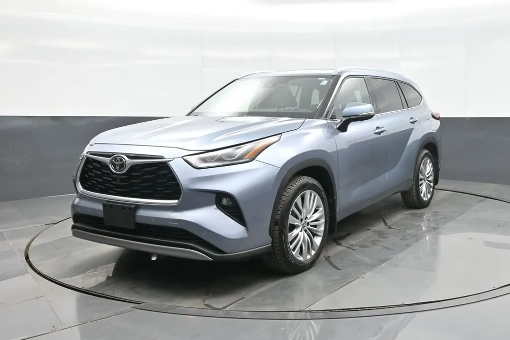 2023 Toyota Highlander Platinum photo 1