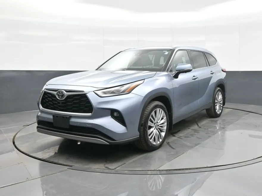 2023 Toyota Highlander Platinum photo 1