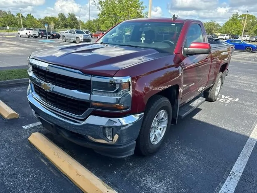 2017 Chevrolet Silverado 1500 LT photo 1