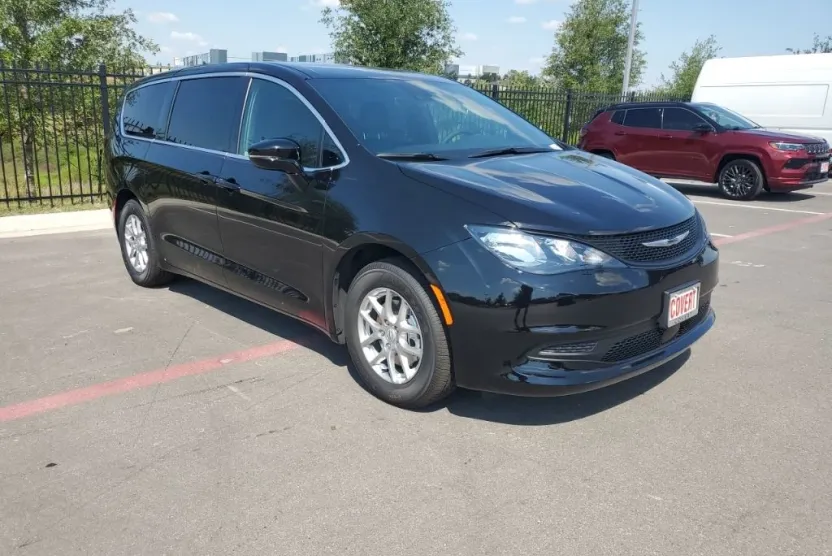 2026 Chrysler Voyager LX photo 1