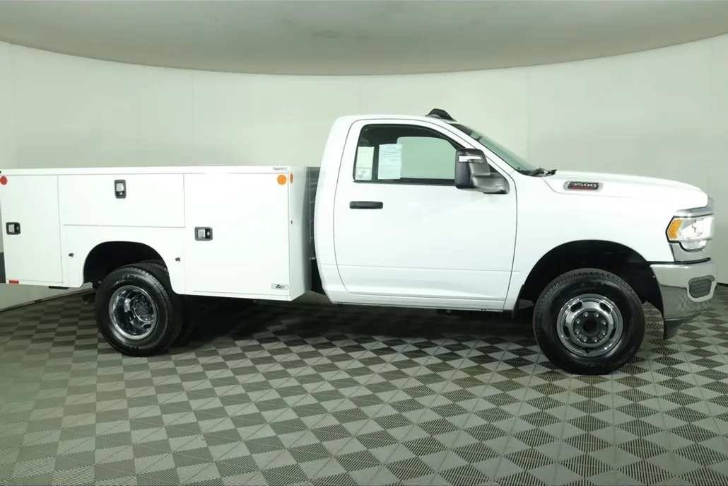 2024 Ram 3500 Tradesman photo 1