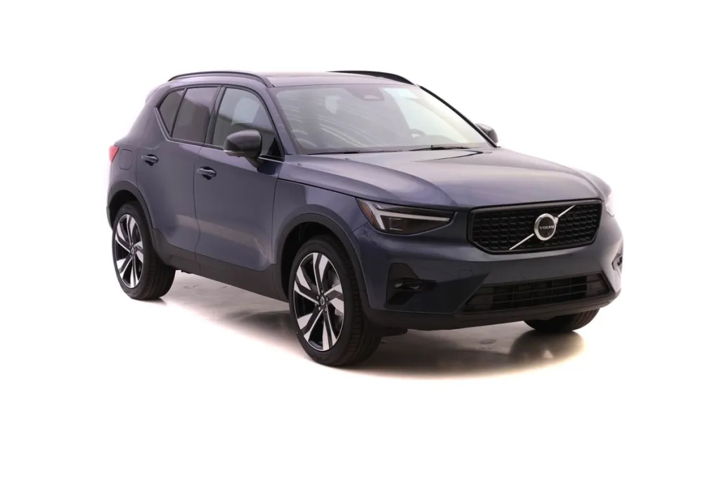2026 Volvo XC40 photo 1