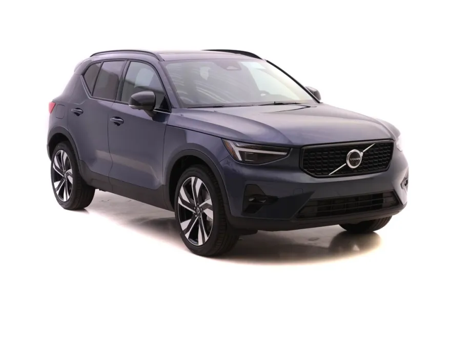 2026 Volvo XC40 photo 1