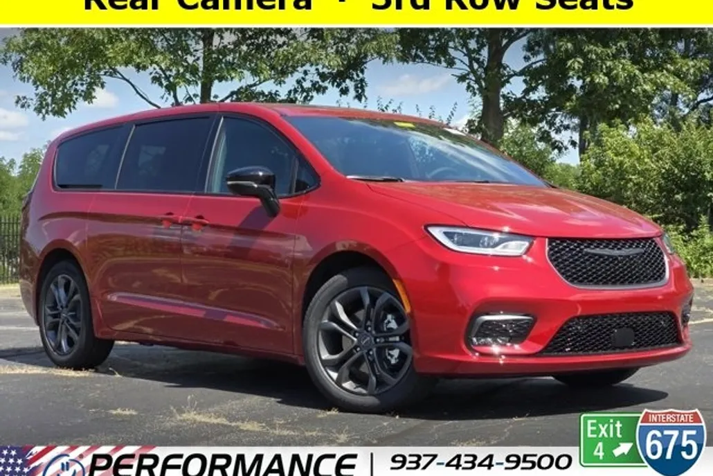 2026 Chrysler Pacifica photo 1