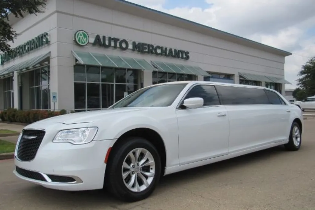 2015 Chrysler 300 photo 1