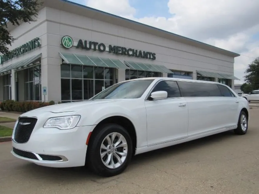 2015 Chrysler 300 photo 1