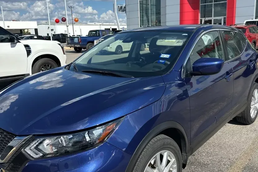 2022 Nissan Rogue Sport S photo 1