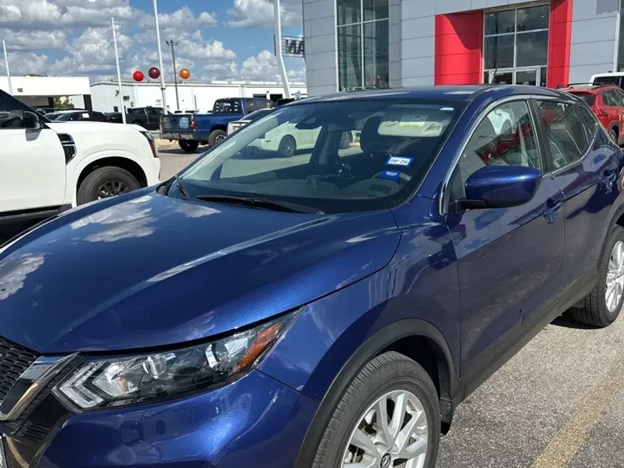 2022 Nissan Rogue Sport S photo 1