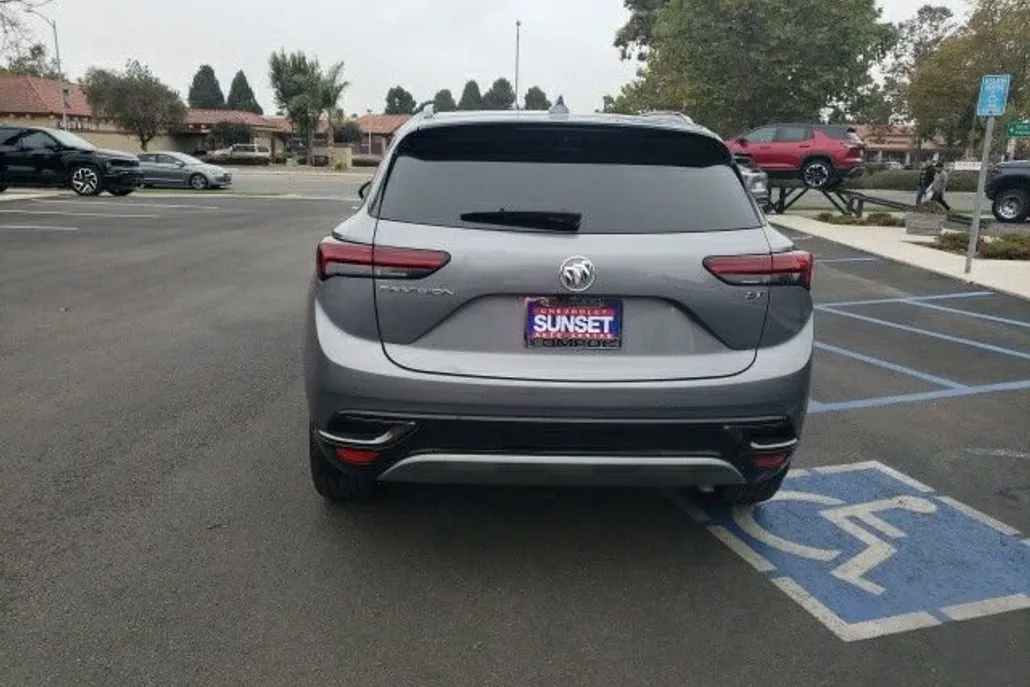 2022 Buick Envision Essence photo 1