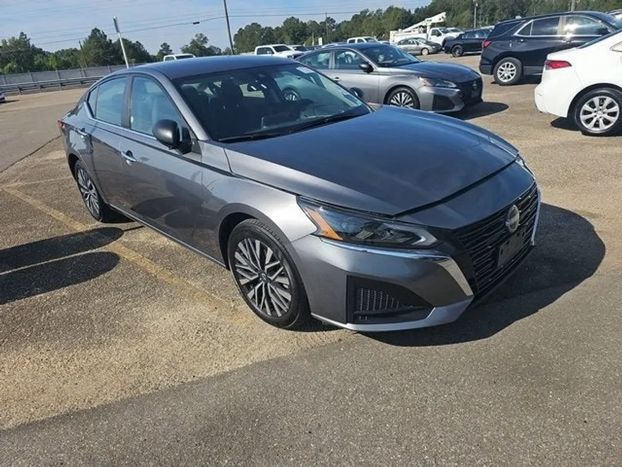 2024 Nissan Altima 2.5 SV photo 1