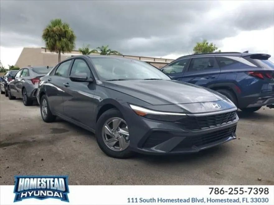 2025 Hyundai Elantra SE photo 1