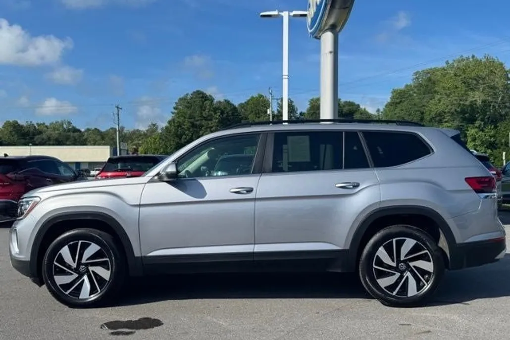 2024 Volkswagen Atlas SE Technology photo 1