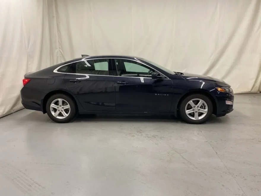 2022 Chevrolet Malibu LS photo 1