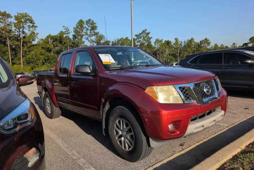2015 Nissan Frontier SV photo 1
