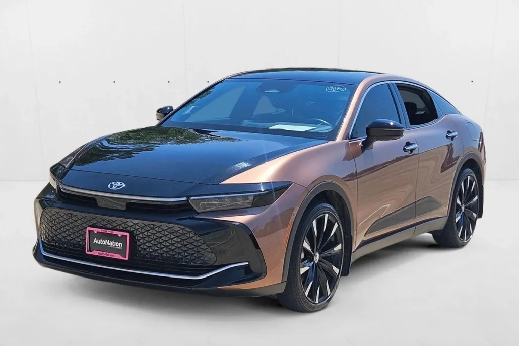 2025 Toyota Crown Platinum photo 1