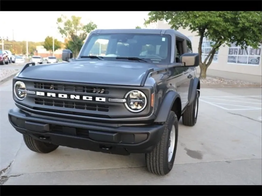 2025 Ford Bronco Base photo 1