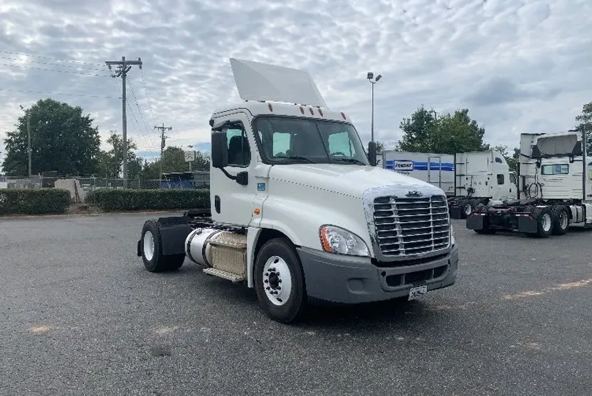 2017 Freightliner Cascadia 125" Sleeper Cab photo 1