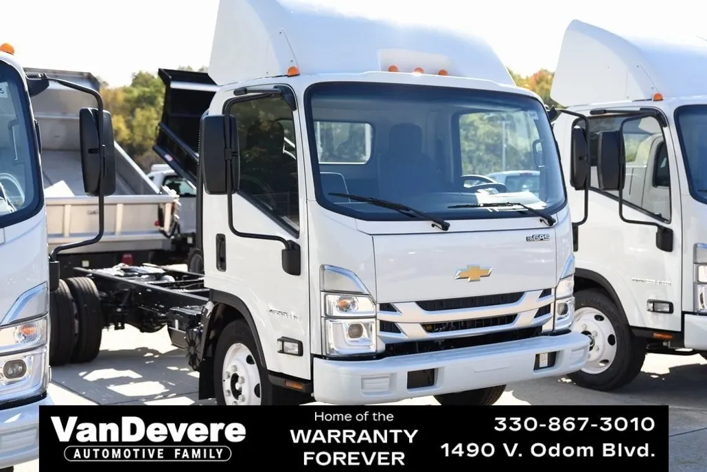 2025 Chevrolet Silverado 4500HD photo 1