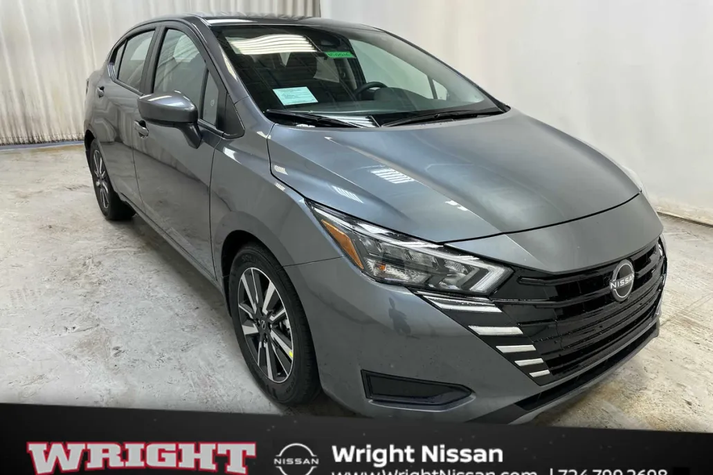 2025 Nissan Versa 1.6 SV photo 1