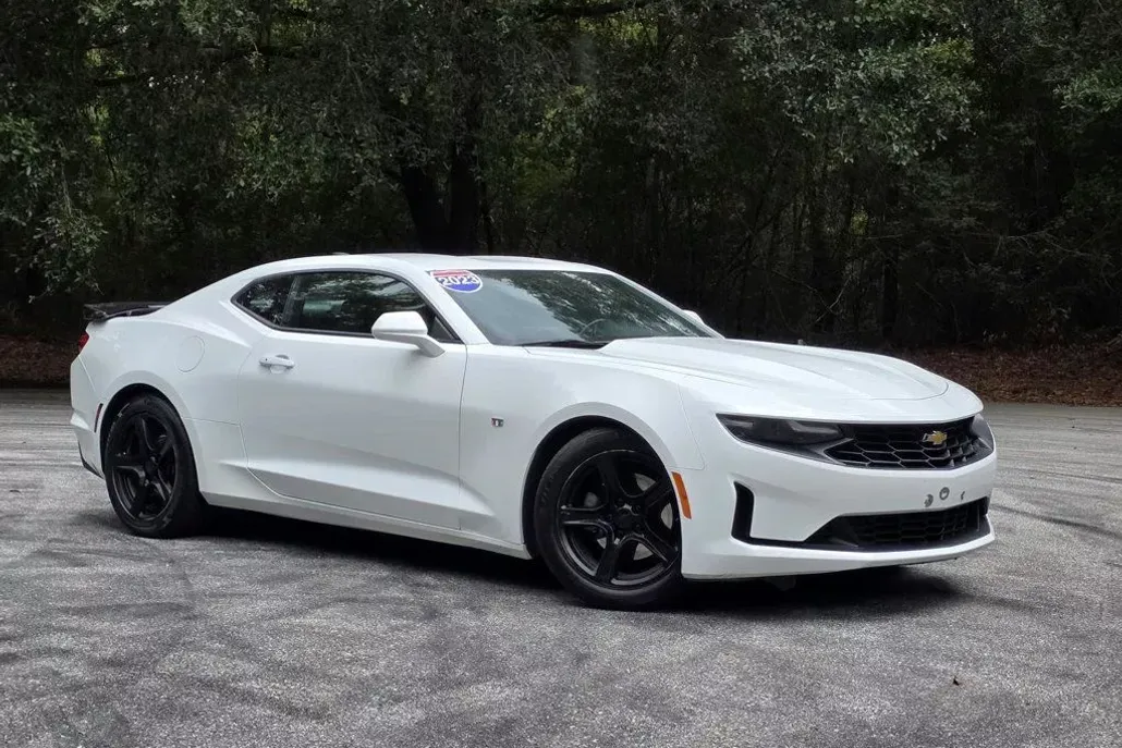 2023 Chevrolet Camaro Coupe photo 1