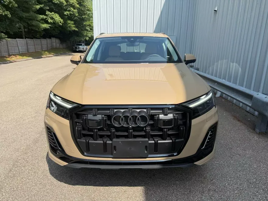 2025 Audi Q7 45 Premium Plus photo 1