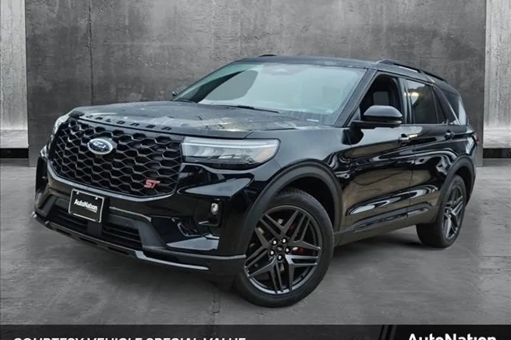 2025 Ford Explorer ST photo 1