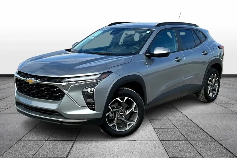 2024 Chevrolet Trax LT photo 1