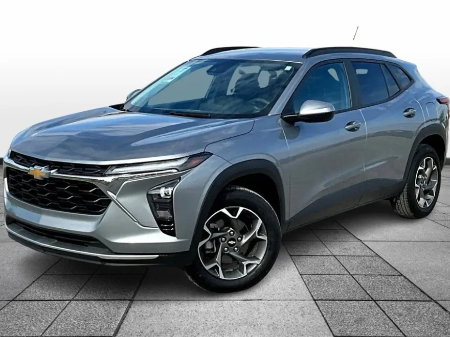 2024 Chevrolet Trax LT photo 1
