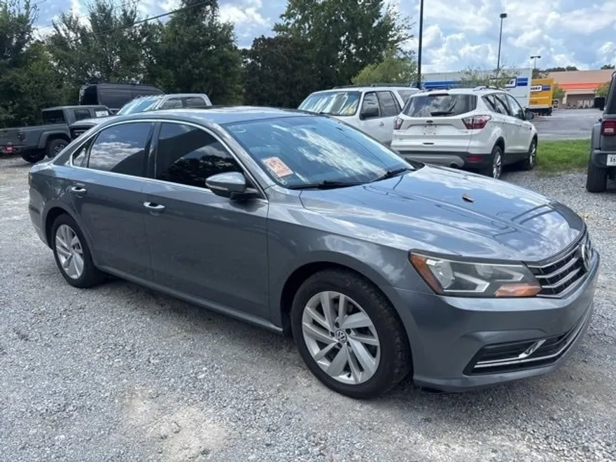 2018 Volkswagen Passat 2.0T SE photo 1