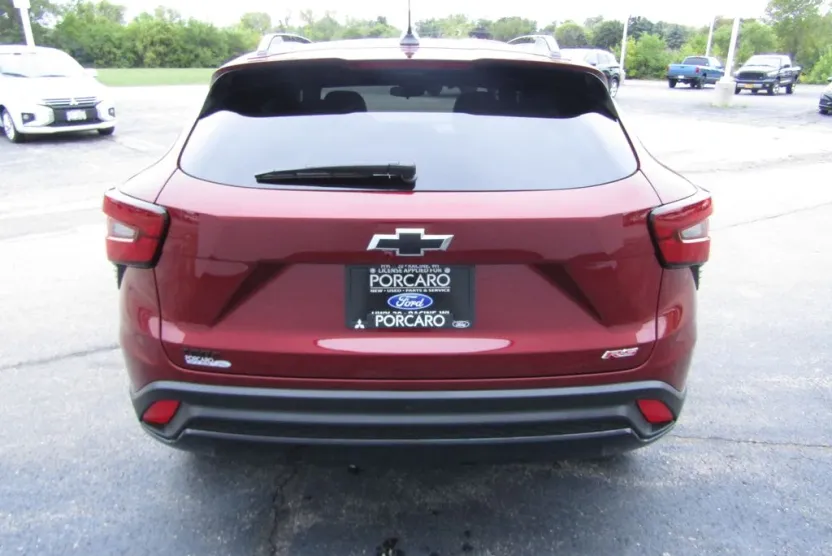 2025 Chevrolet Trax photo 1