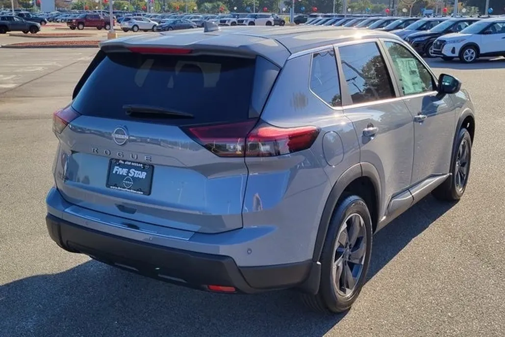 2026 Nissan Rogue SV photo 1