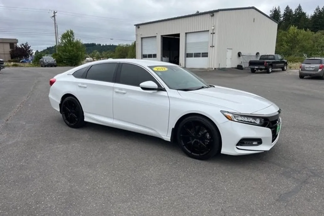2019 Honda Accord Sport photo 1