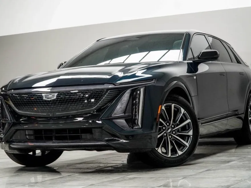 2024 Cadillac Lyriq Sport photo 1