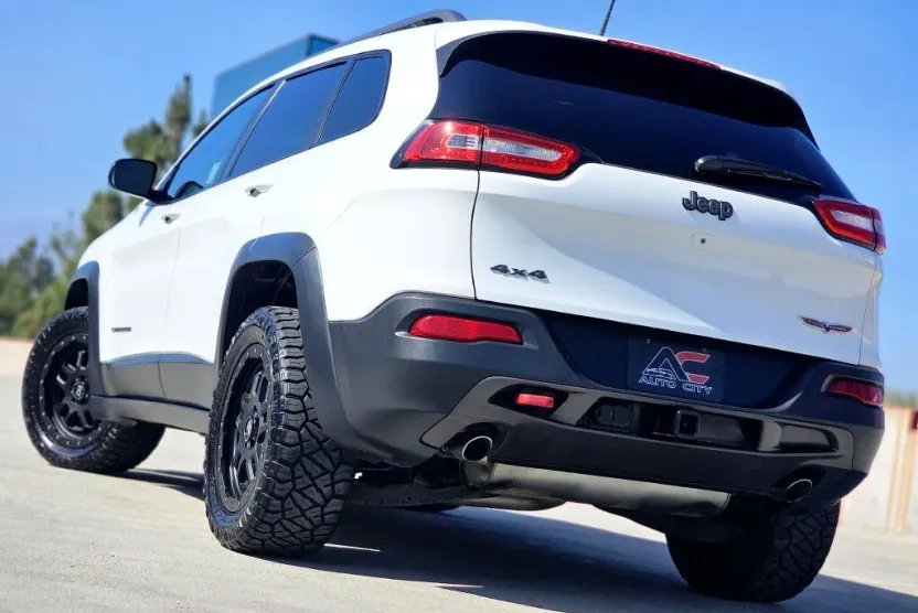 2014 Jeep Cherokee Trailhawk photo 1