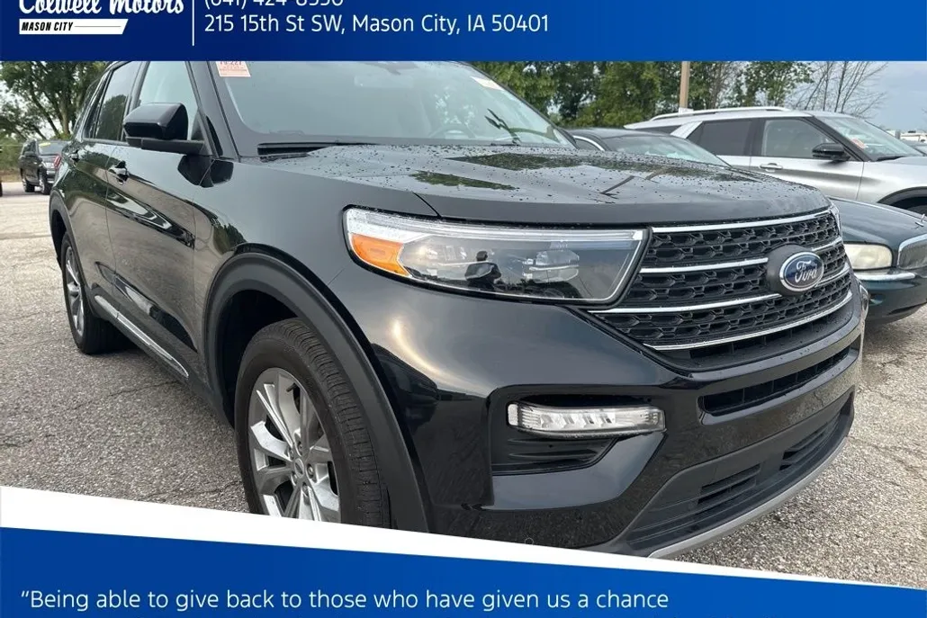 2023 Ford Explorer XLT photo 1