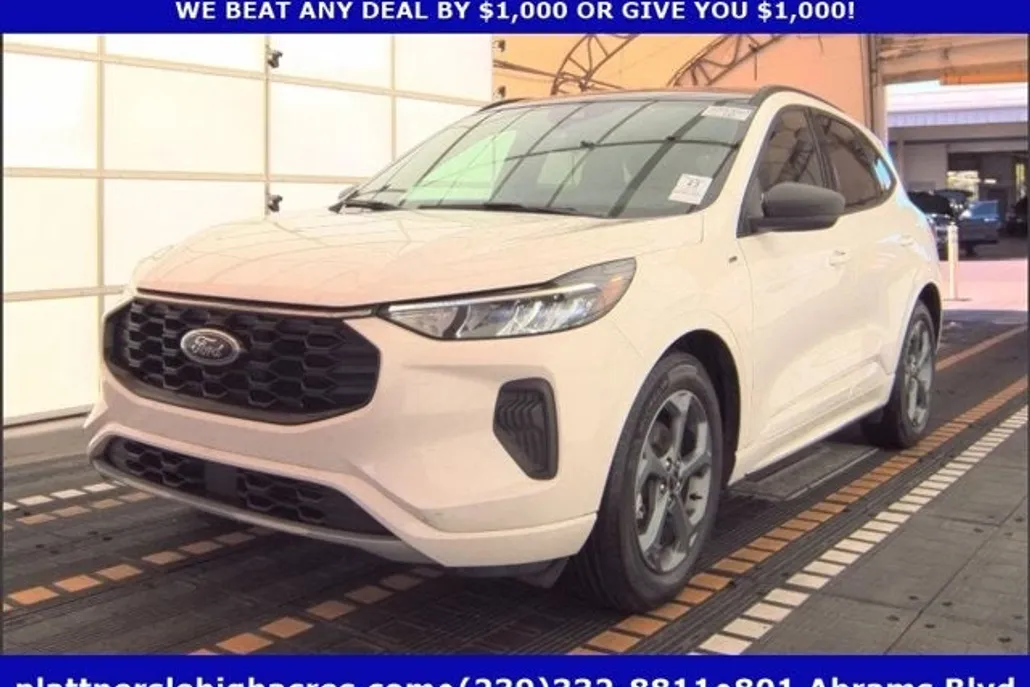 2024 Ford Escape ST-Line photo 1