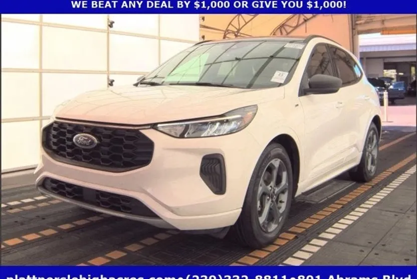 2024 Ford Escape ST-Line photo 1