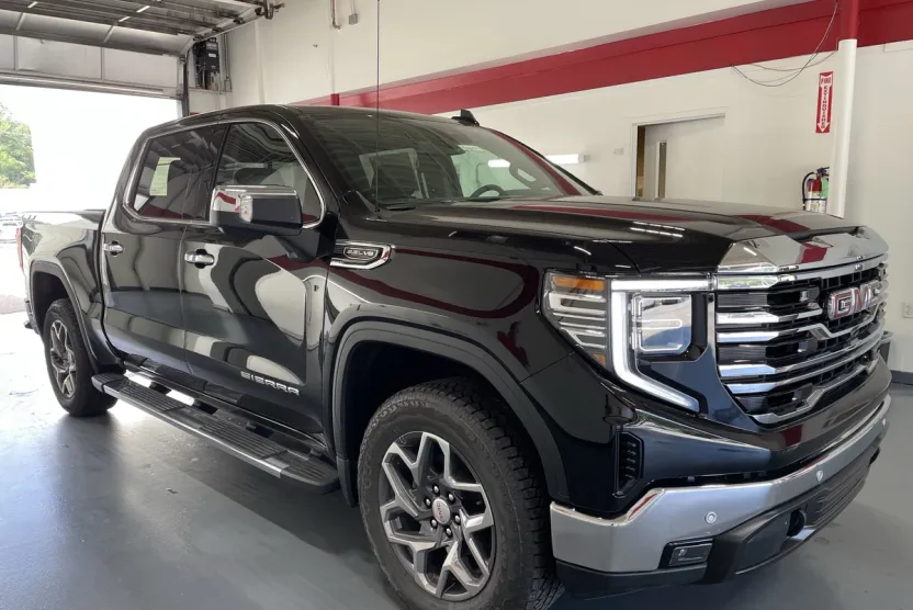 2026 Gmc Sierra 1500 SLT photo 1