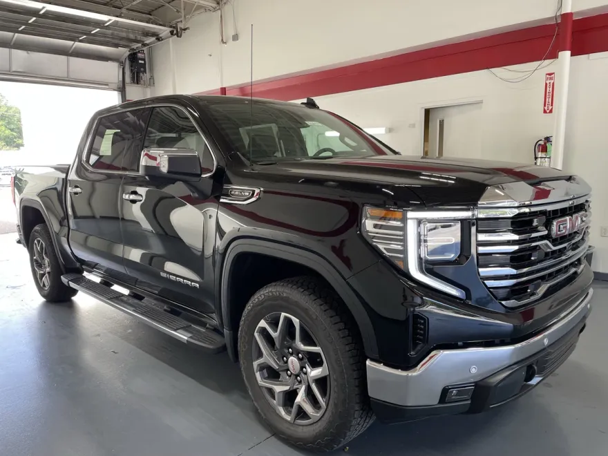 2026 Gmc Sierra 1500 SLT photo 1