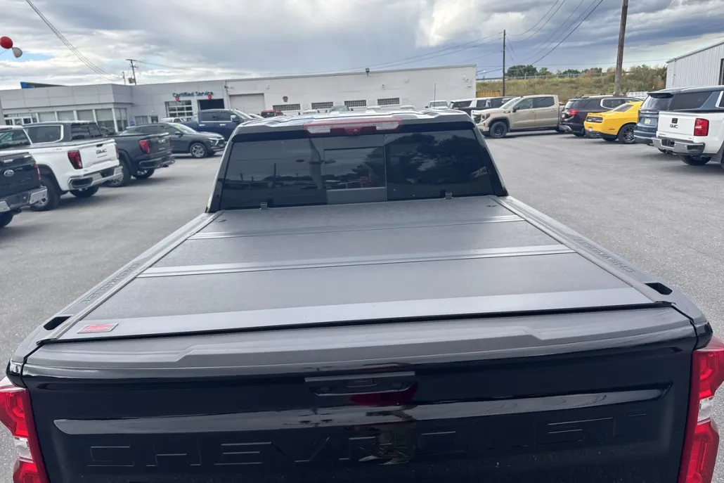 2025 Chevrolet Silverado 1500 ZR2 photo 1