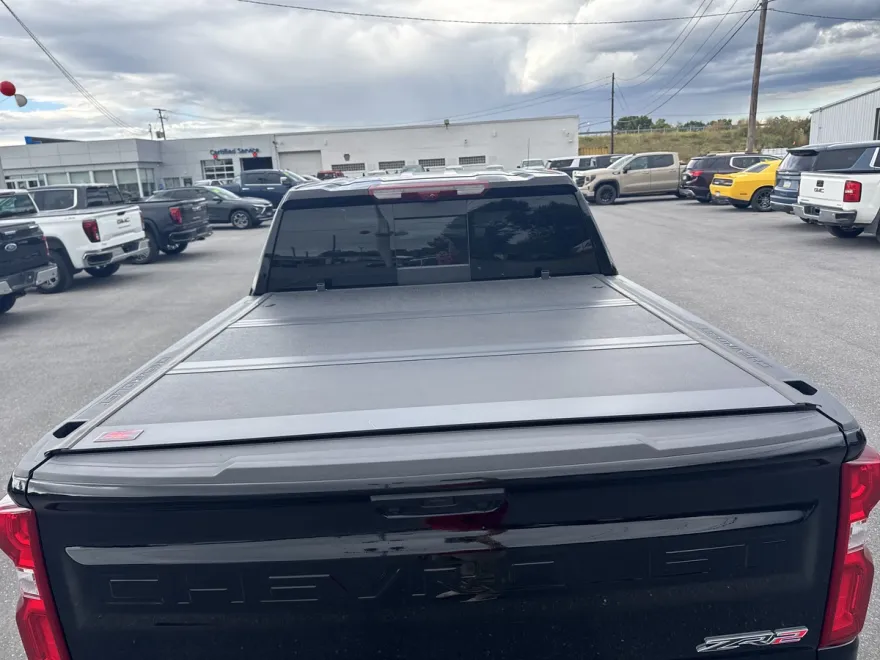 2025 Chevrolet Silverado 1500 ZR2 photo 1