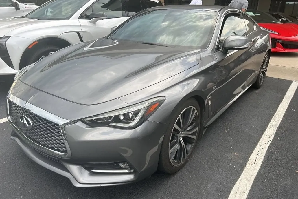 2018 Infiniti Q60 3.0t Luxe photo 1
