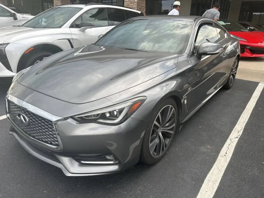 2018 Infiniti Q60 3.0t Luxe photo 1