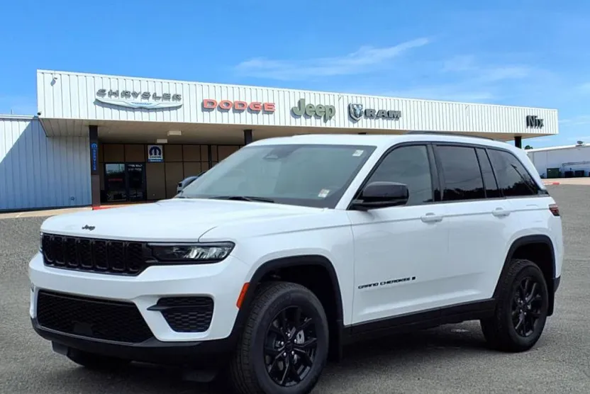 2025 Jeep Grand Cherokee Altitude photo 1